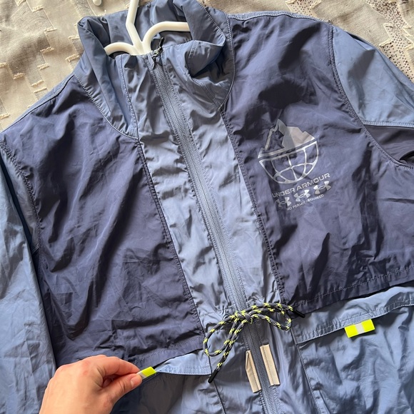 Under Armour trail running jacket - small - Picture 4 of 5